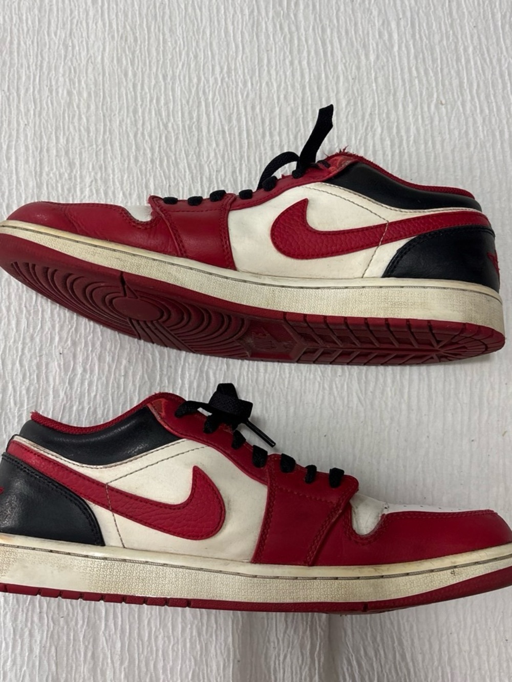 Nike Men’s Red White and Black Low-Top Sneakers